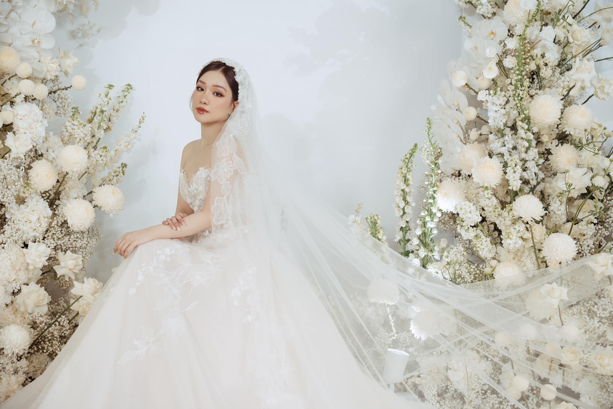 Gợi ý những mẫu váy cưới Hàn Quốc sang trọng nhất năm 2023
