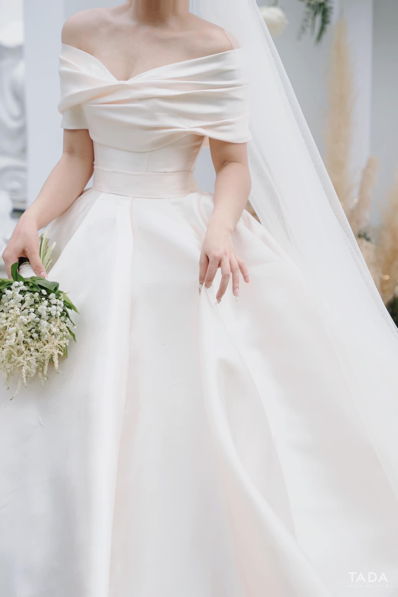 10 mẫu thiết kế váy đẹp cho cô dâu năm 2020 - 2021 | Quyên Nguyễn
